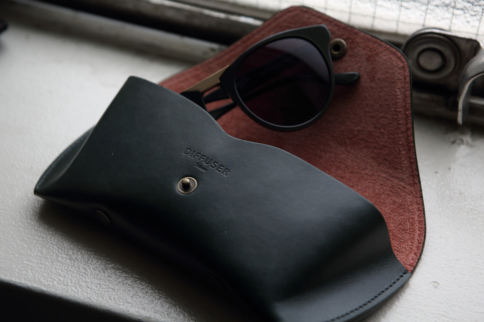 DIFFUSER(ディフューザー) SG1076A OIL LEATHER EYEWEAR CASE ブラック