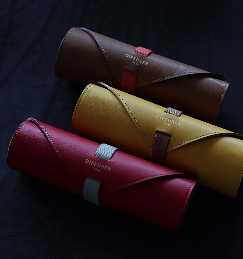DIFFUSERディフューザー　メガネケース brand:DIFFUSER DIFFUSERにて展開のある眼鏡ケースに首から掛け